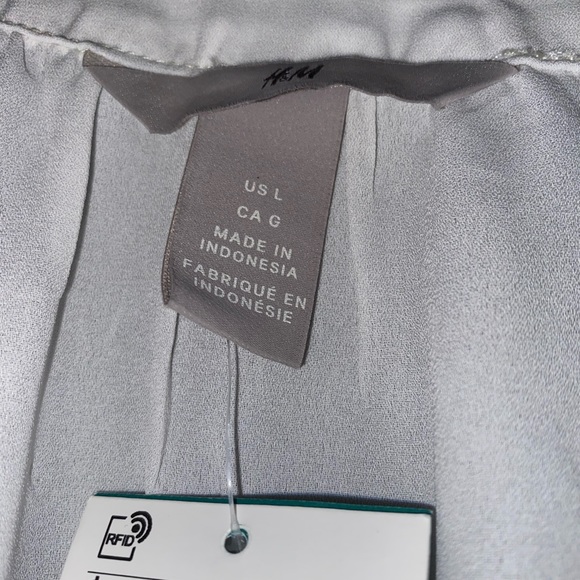 H&M White Blouse with Short Sleeve - Picture 10 of 11